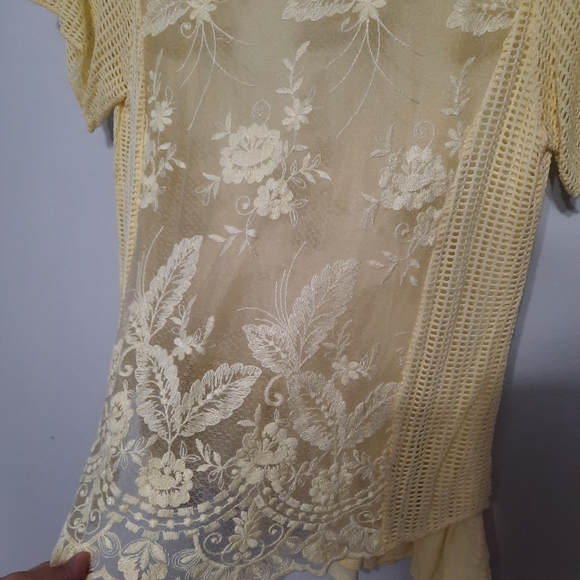 Froccella Flowy Lace Short Sleeve Top - Picture 3 of 6